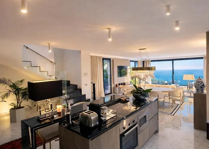 Vue Panoramique A 10 Minutes De Monaco * Èze